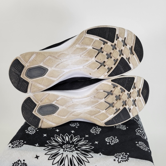 Nike training shoes black white 6.5US - Picture 9 of 9